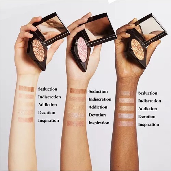 LAURA MERCIER Face Illuminator Powder in Addiction Gilded Gold Highlight - Picture 5 of 5